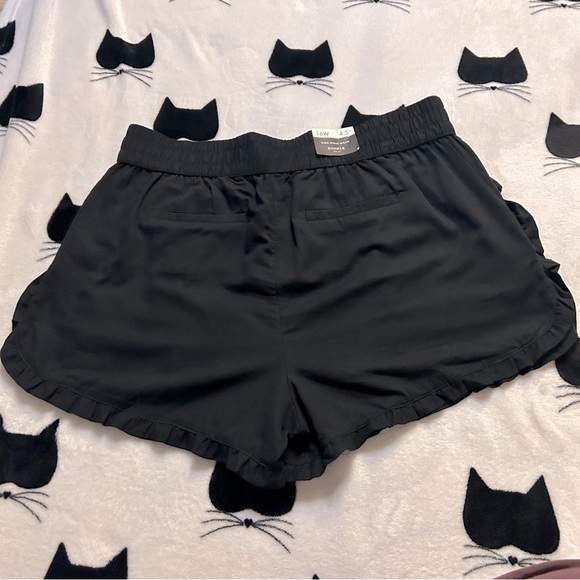 NWT Who What Wear Ruffle Shorts Size 16W - Picture 2 of 4